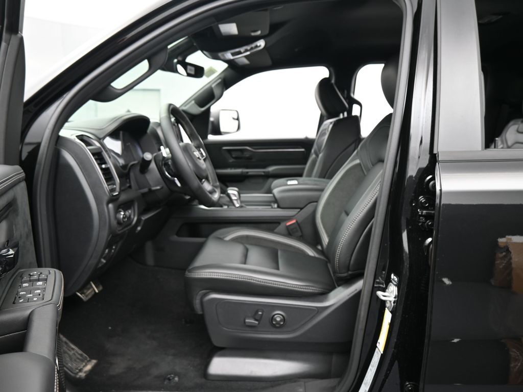 New 2026 Diamond Black Crystal Pearlcoat Ram RHO image 10