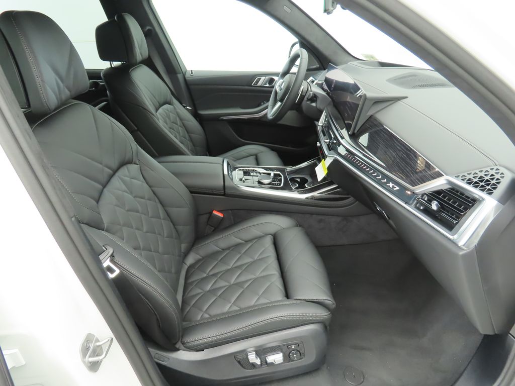 Thumbnail: 2026 BMW X7 - 20
