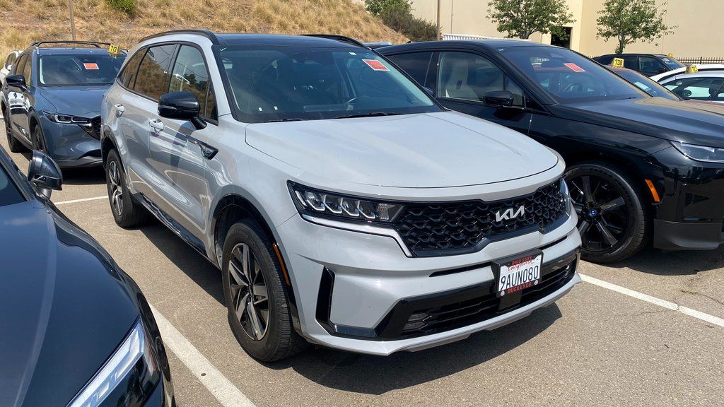 Thumbnail: 2022 Kia Sorento - 3