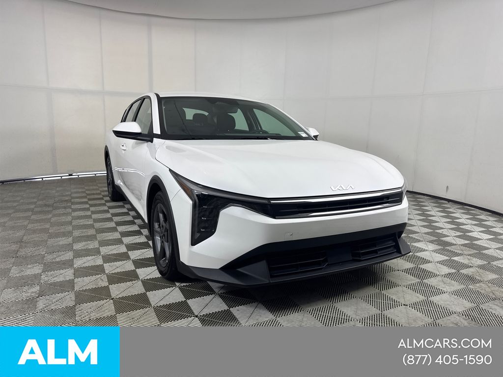 Used 2025 White Kia LXS image 4