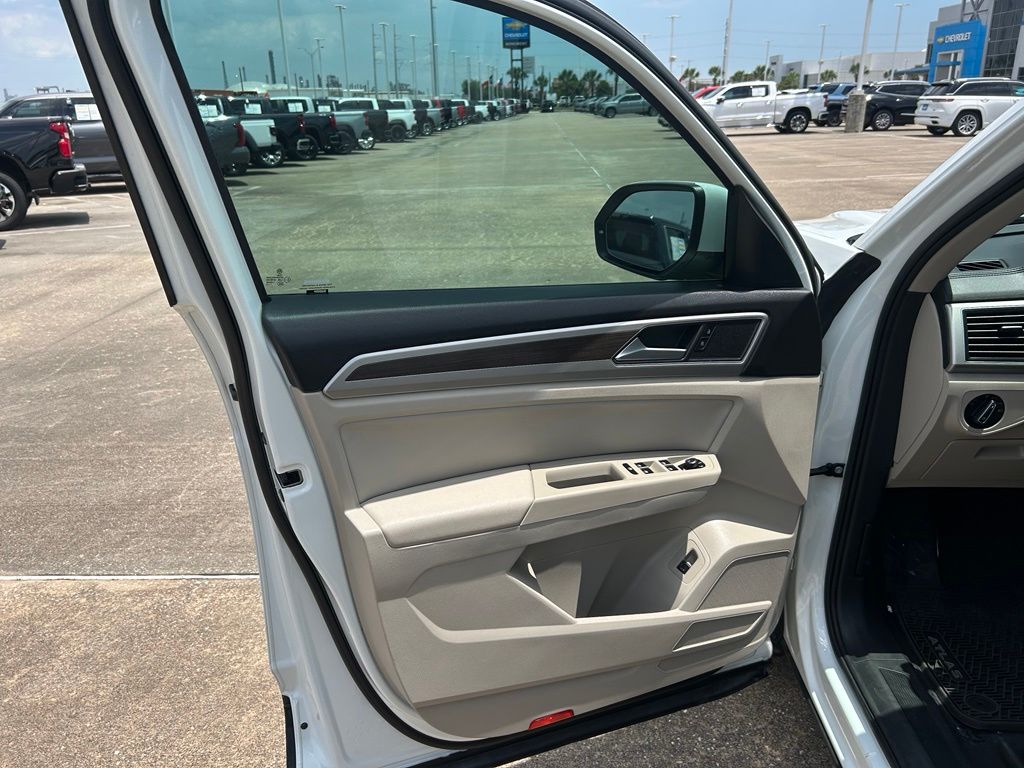 2019 Volkswagen Atlas 2.0T SE w/Technology  at Community Toyota