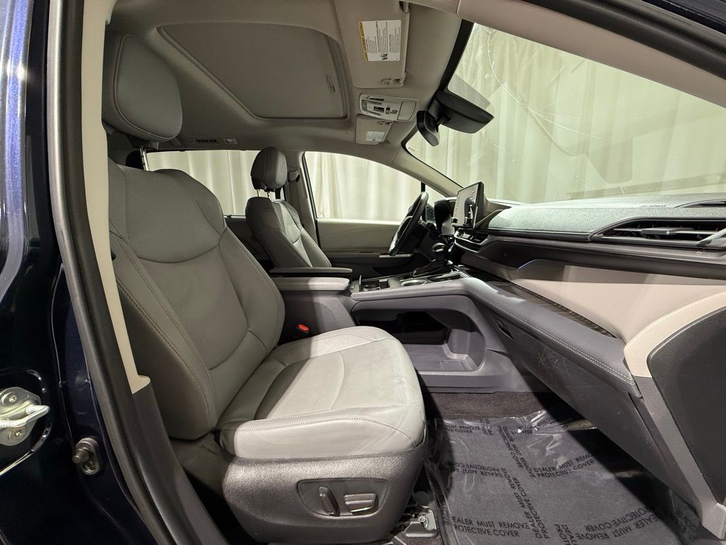 Thumbnail: 2024 Toyota Sienna - 24