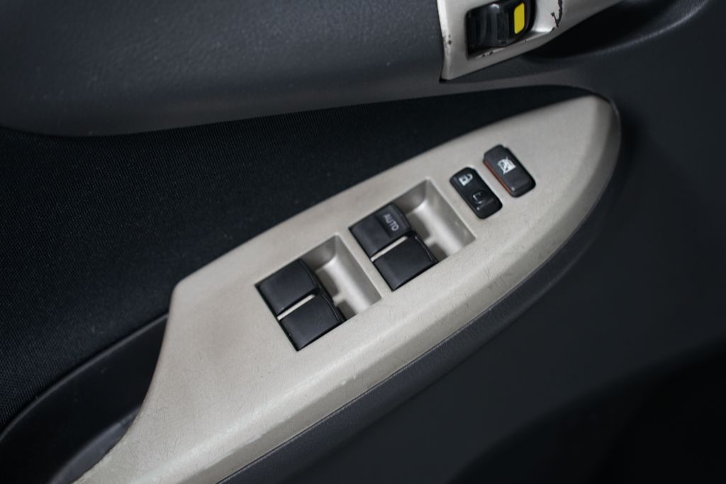 2012 Toyota Corolla LE 25