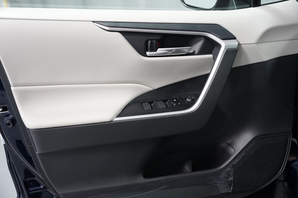 Thumbnail: 2025 Toyota RAV4 - 30