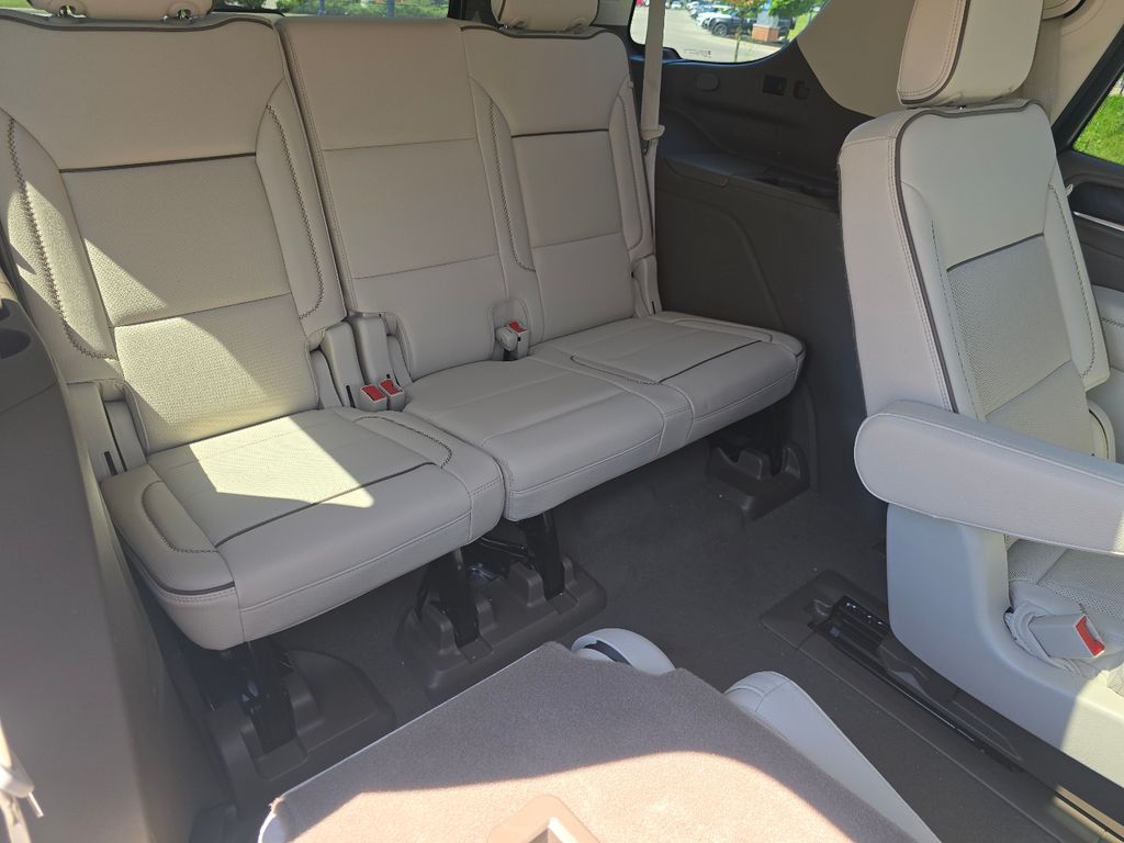 Used 2022 White GMC Denali image 21