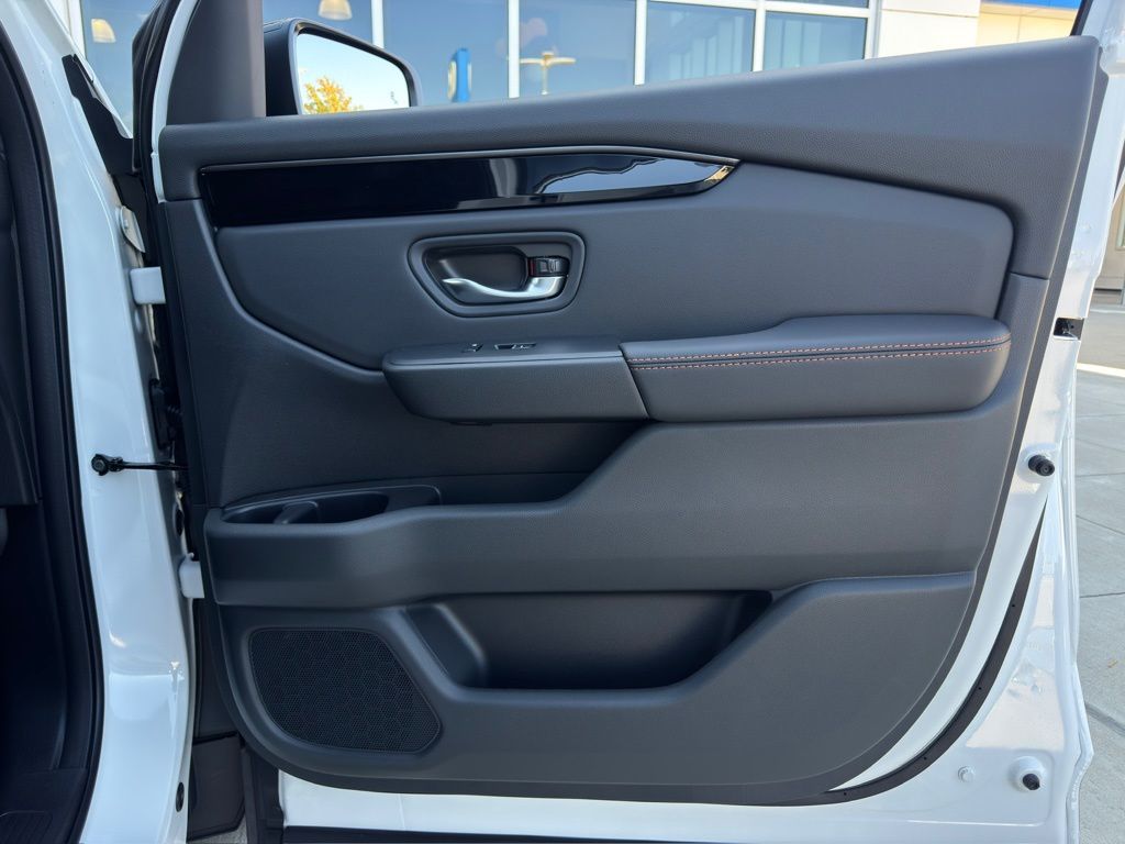 2025 Honda Pilot TrailSport White at Community Honda