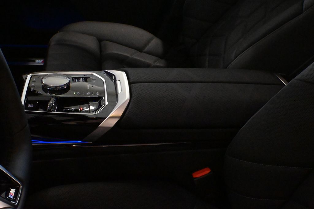 2025 BMW 7 Series 760i xDrive 23