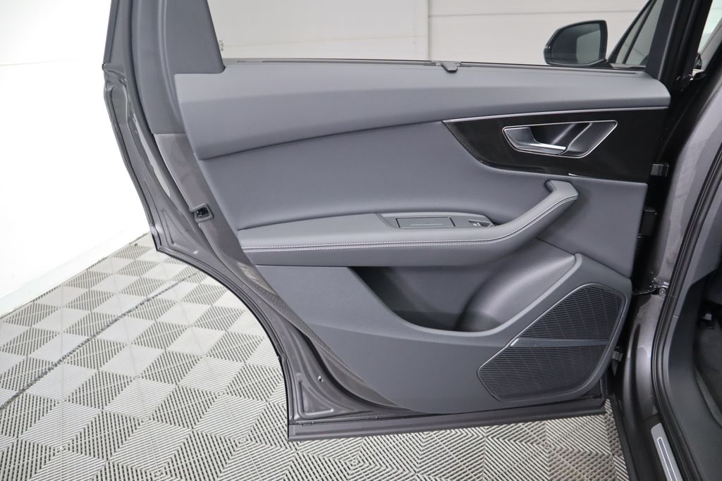 2025 Audi Q7  28