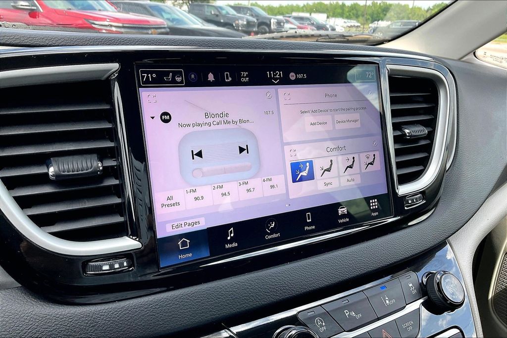 Used 2023 Chrysler Pacifica Touring L 4D Passenger Van