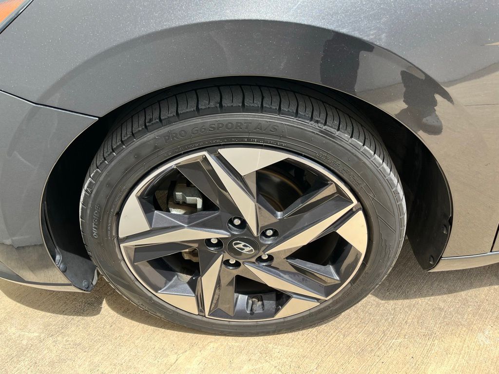 Used Car 2021 Hyundai Elantra  Limited For Sale Under $25,000 In Georgetown, Texas