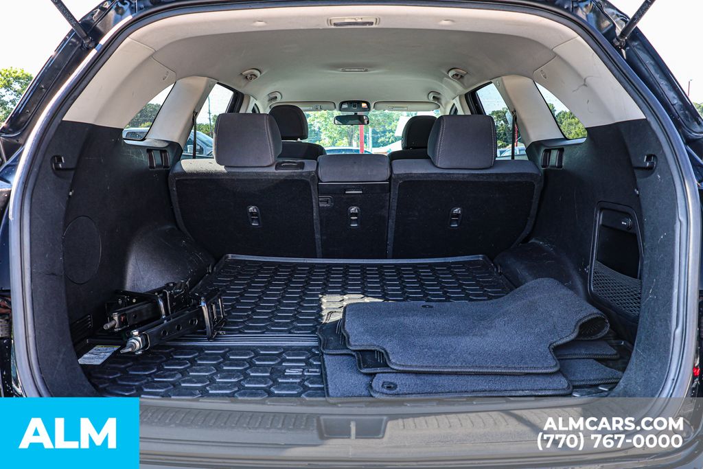Used 2018 Black Kia L image 23