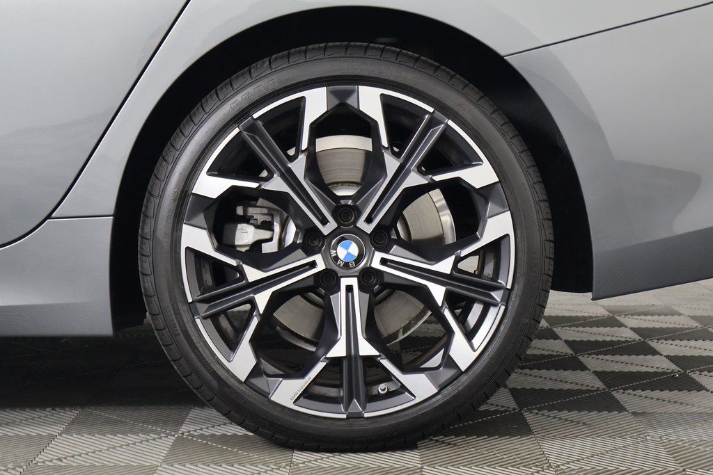 Thumbnail: 2025 BMW 3 Series - 16