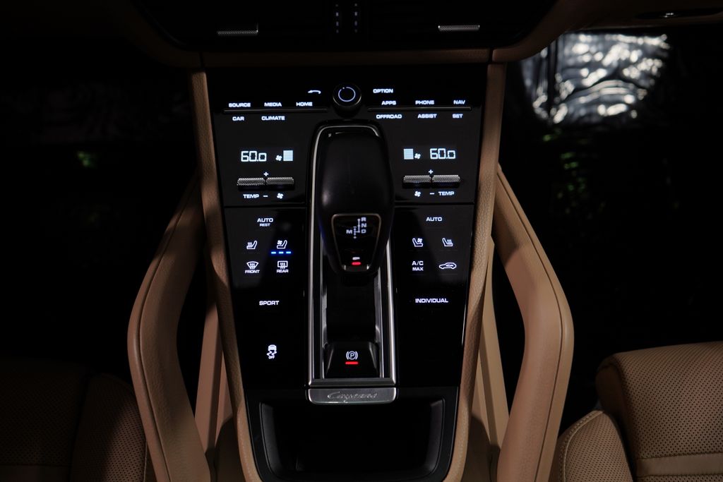 Thumbnail: 2022 Porsche Cayenne - 14