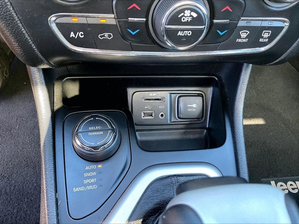 2014 Jeep Cherokee — photo 12