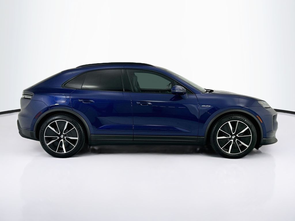 Thumbnail: 2026 Porsche Macan - 8