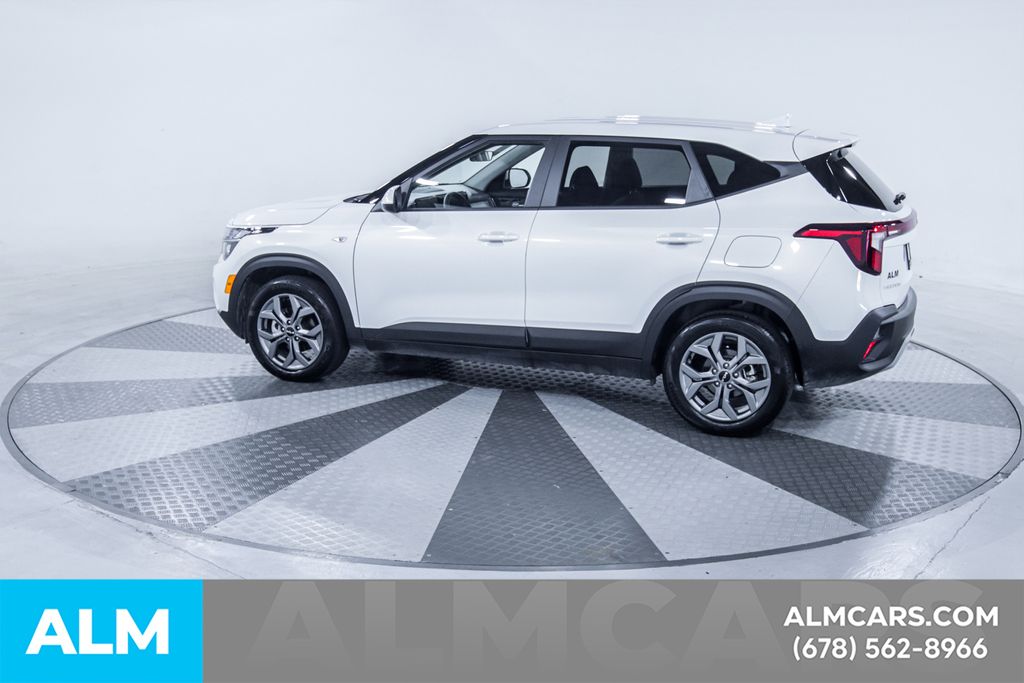 Used 2026 White Kia LX image 5