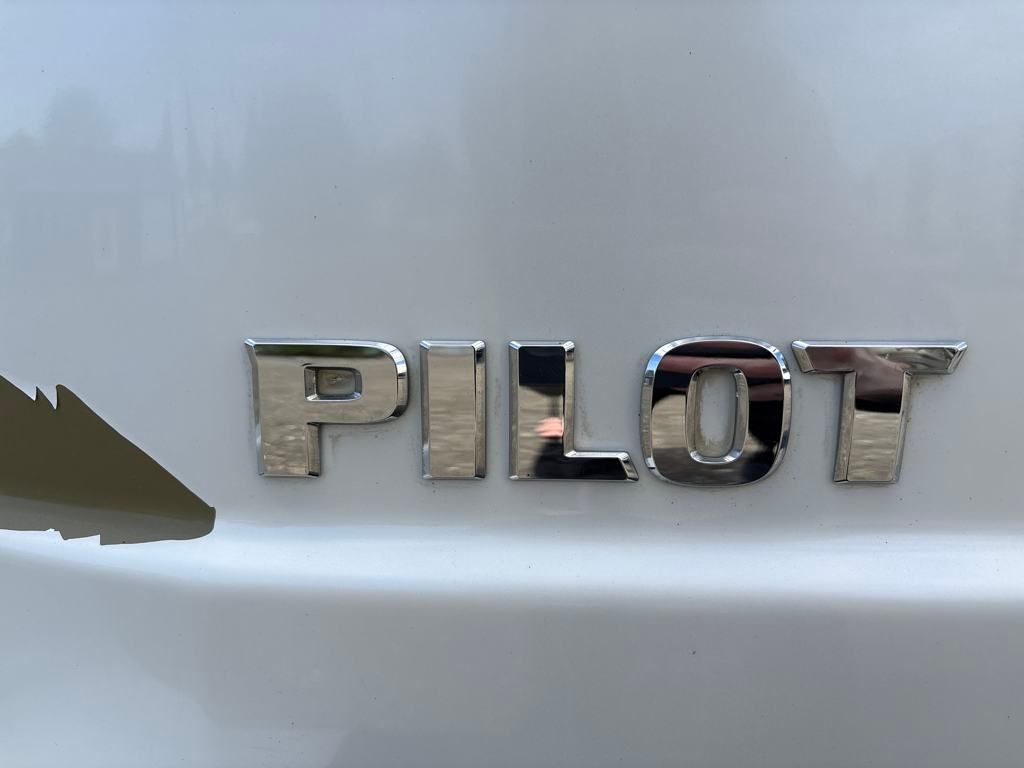 2014 Diamond White Pearl Honda Pilot Touring 4X4 SUV