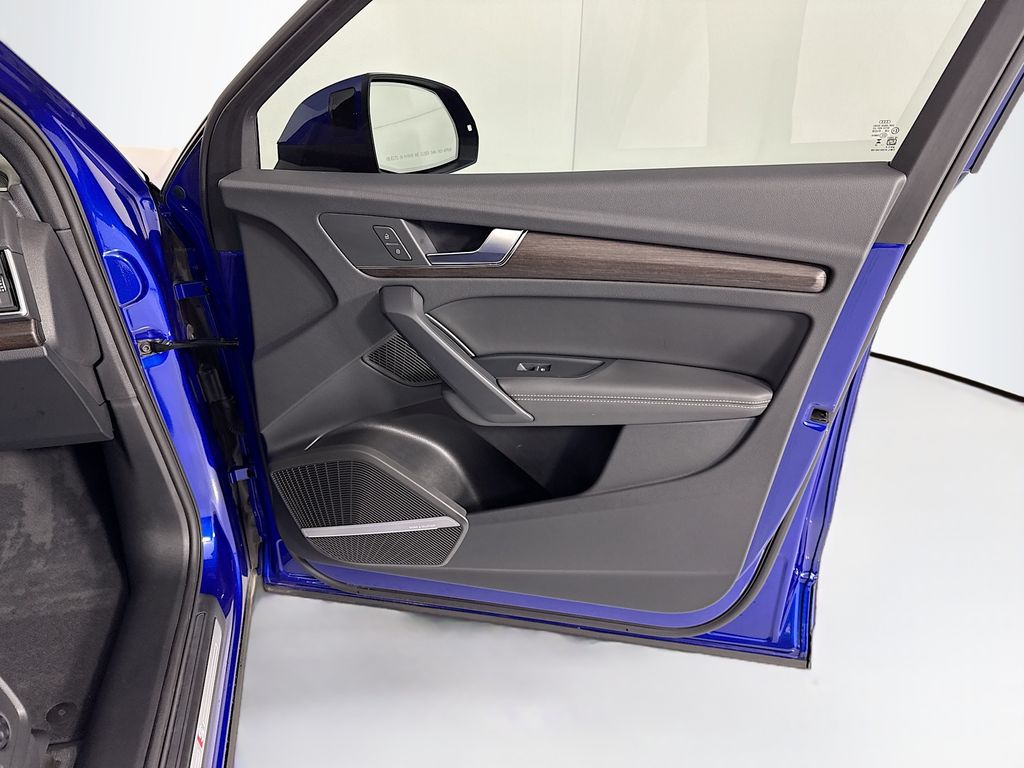 Thumbnail: 2025 Audi Q5 - 25