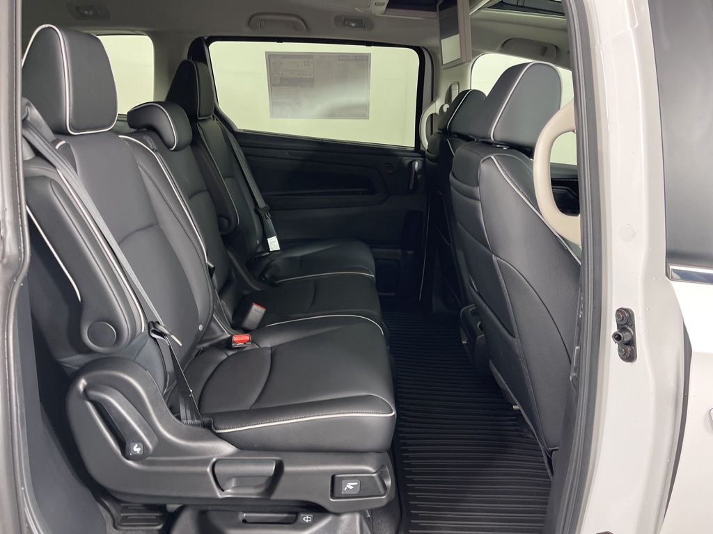 2025 Honda Odyssey Touring 13