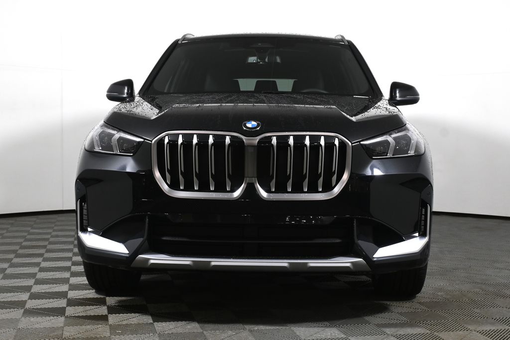 Thumbnail: 2027 BMW X1 - 10