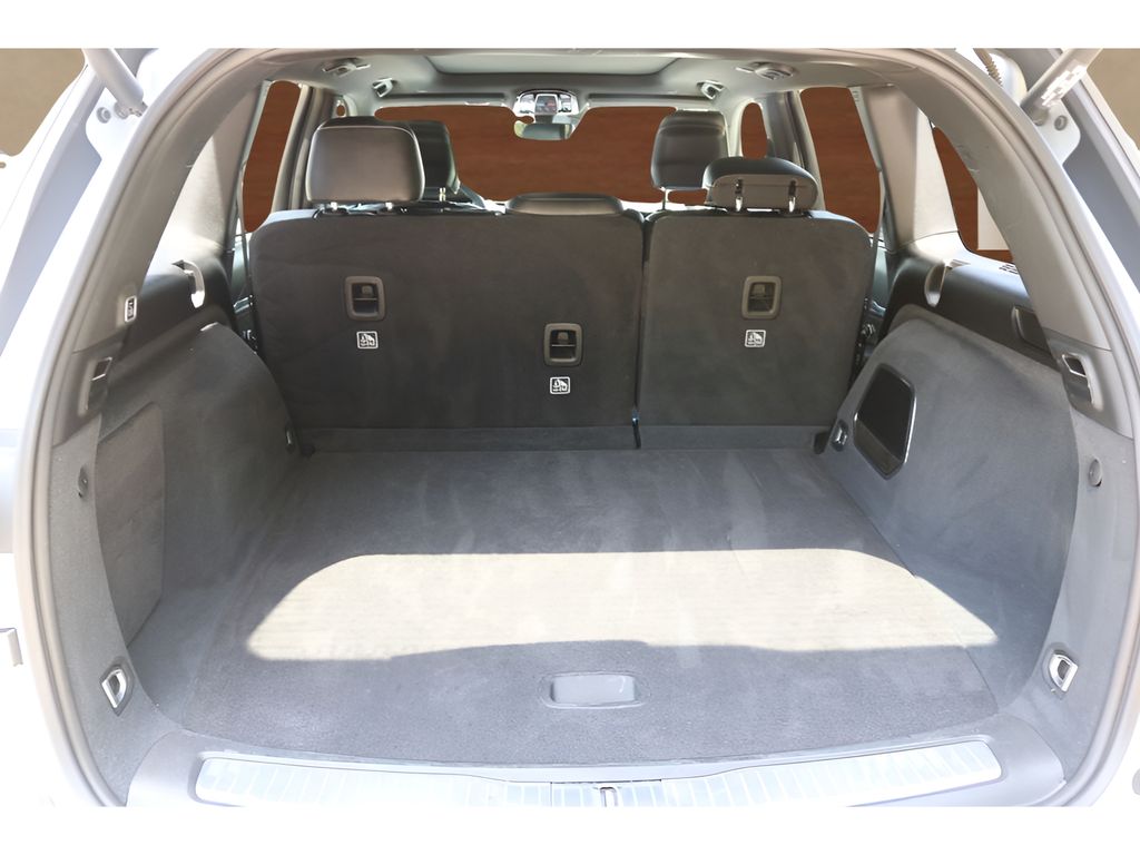 Used 2023 Silver Jeep Overland 4xe image 17