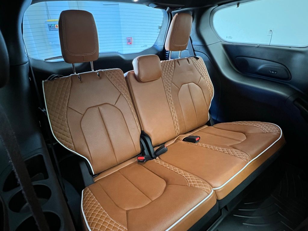 Thumbnail: 2024 Chrysler Pacifica - 12