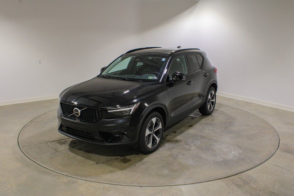 2026 Volvo XC40 B5 Plus AWD