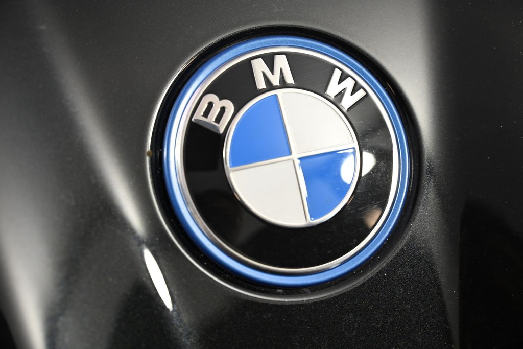 Thumbnail: 2026 BMW i5 - 13