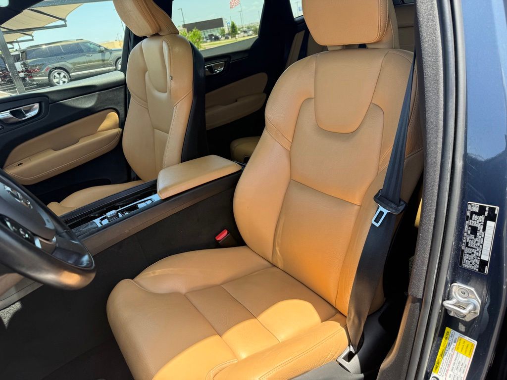Thumbnail: 2020 Volvo XC60 - 14