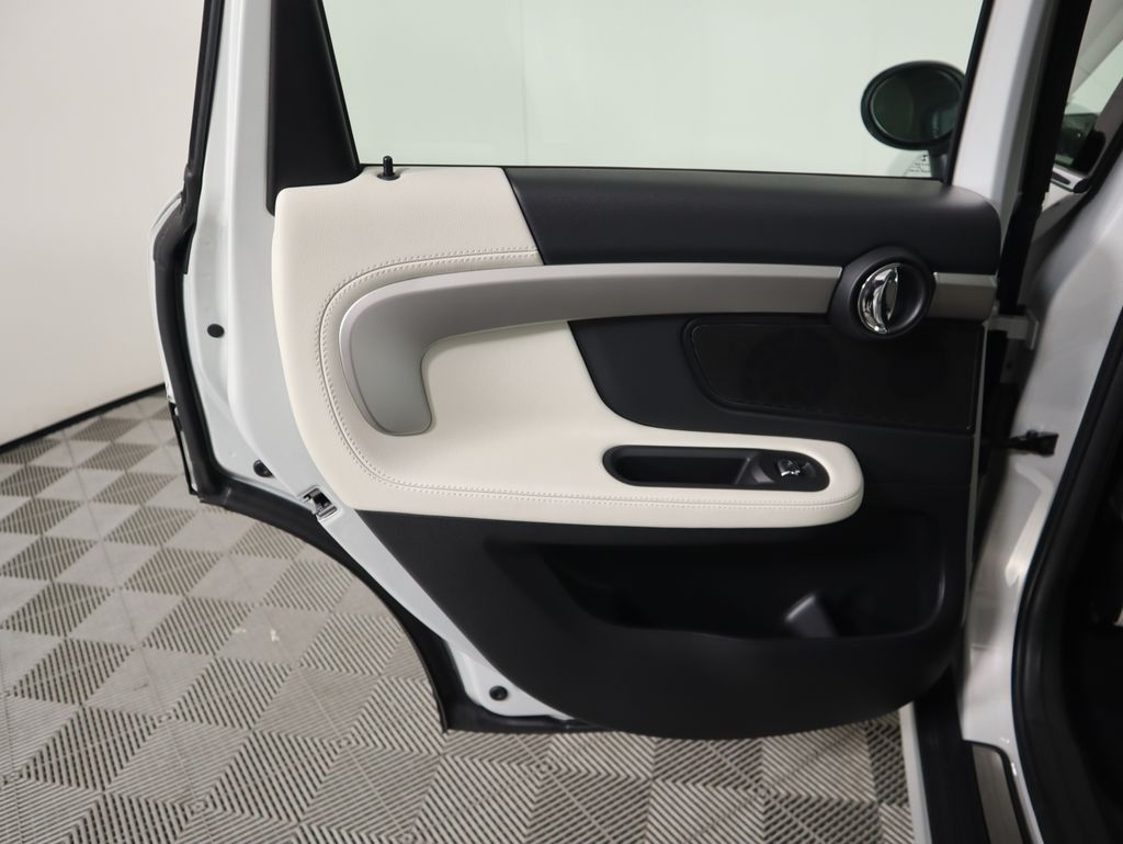 2023 MINI Cooper Countryman Iconic 27