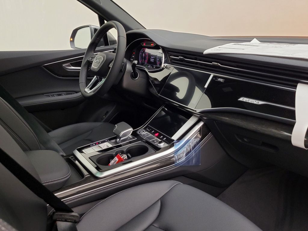 Thumbnail: 2026 Audi Q7 - 17