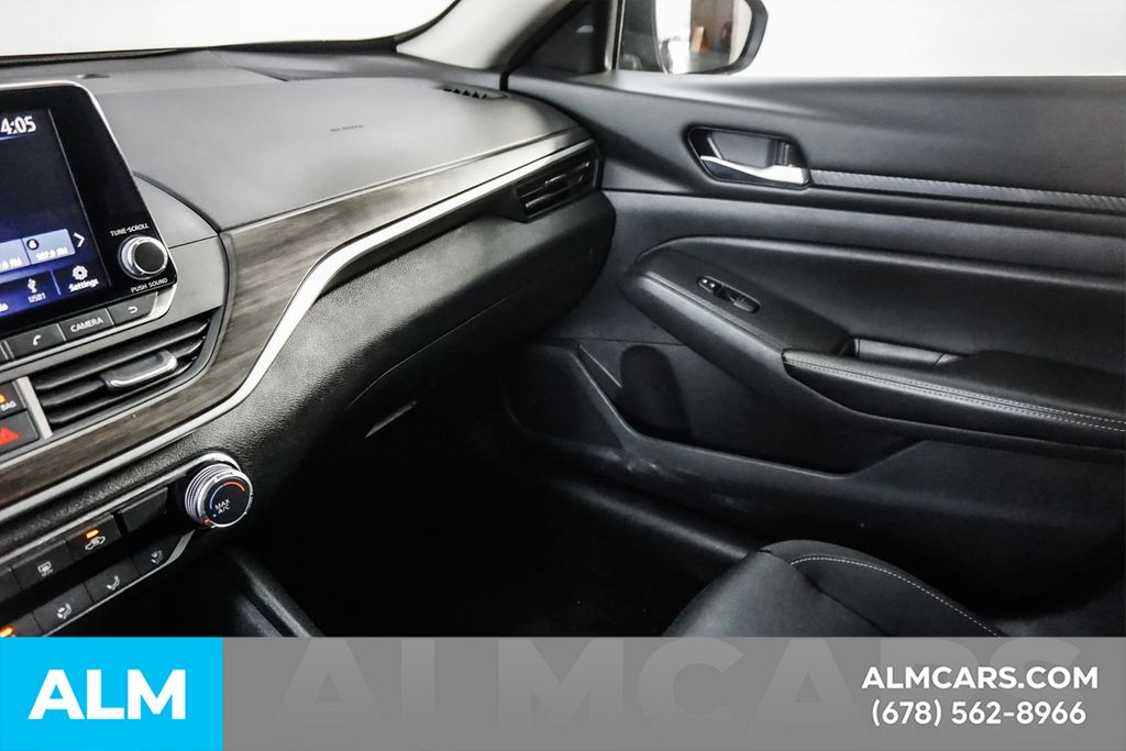 Used 2025 Black Nissan 2.5 SV image 40