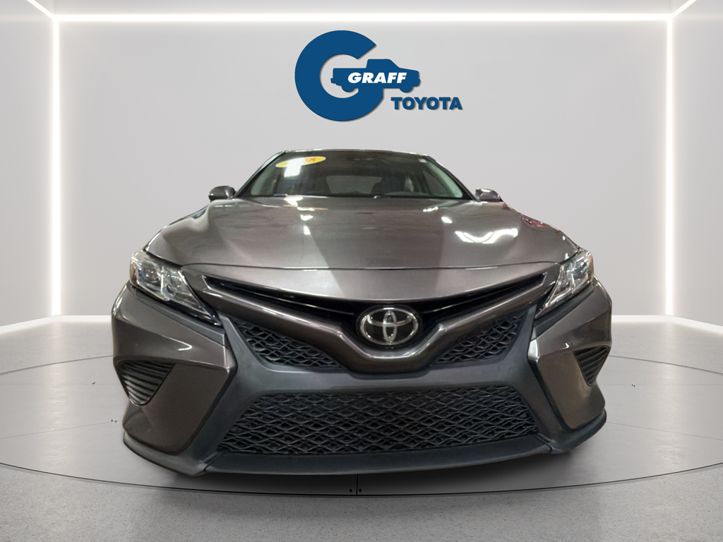 Used 2018 Toyota Camry SE with VIN 4T1B11HK8JU610123 for sale in Chesterton, IN