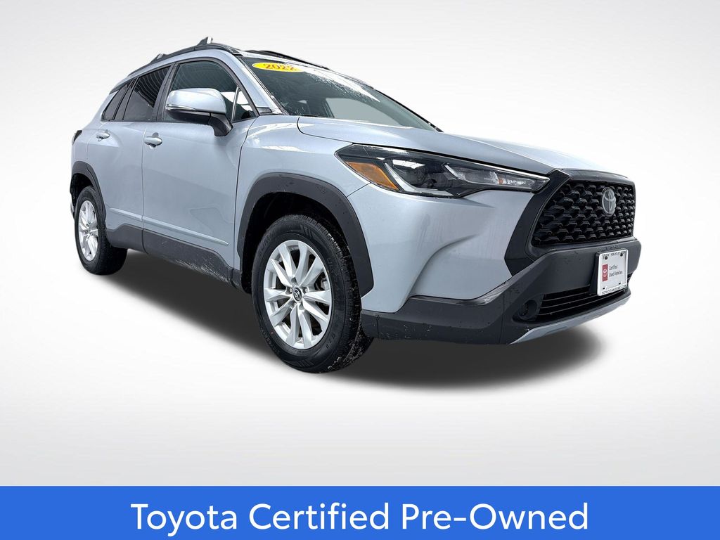 2022 Toyota Corolla Cross LE's photo