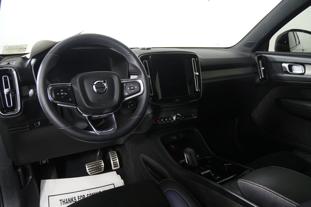 Thumbnail: 2022 Volvo XC40 - 19