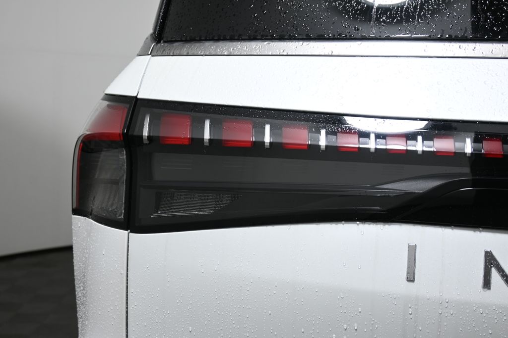 2025 INFINITI QX80 Sensory 12