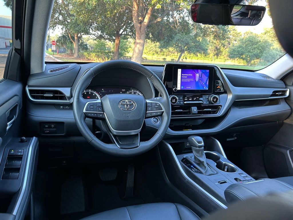 2024 Toyota Highlander XLE 11