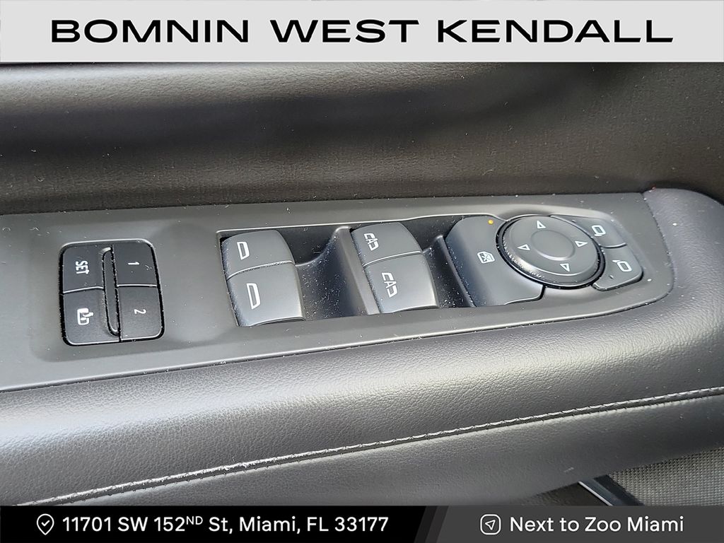 2021 Chevrolet Suburban LT photo