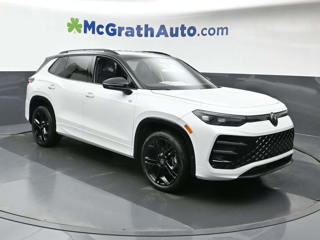 2026 Volkswagen Tiguan SE R-LINE BLACK's photo