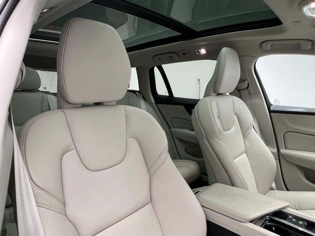 Thumbnail: 2022 Volvo S60 - 7