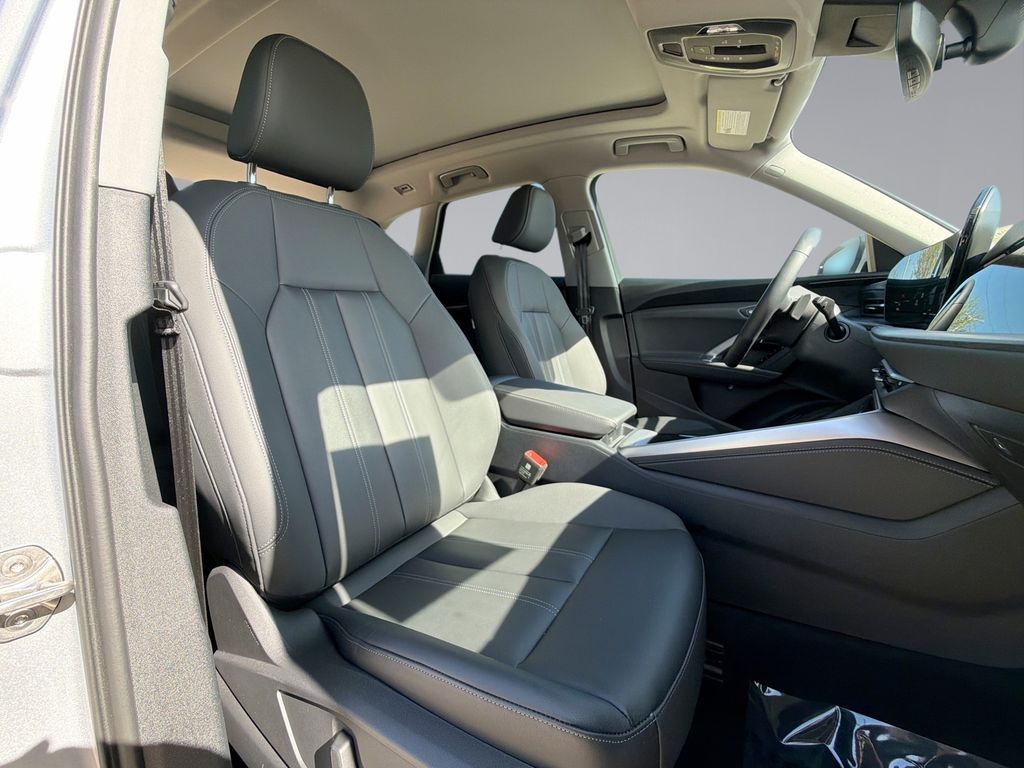 Thumbnail: 2025 Audi Q5 - 16