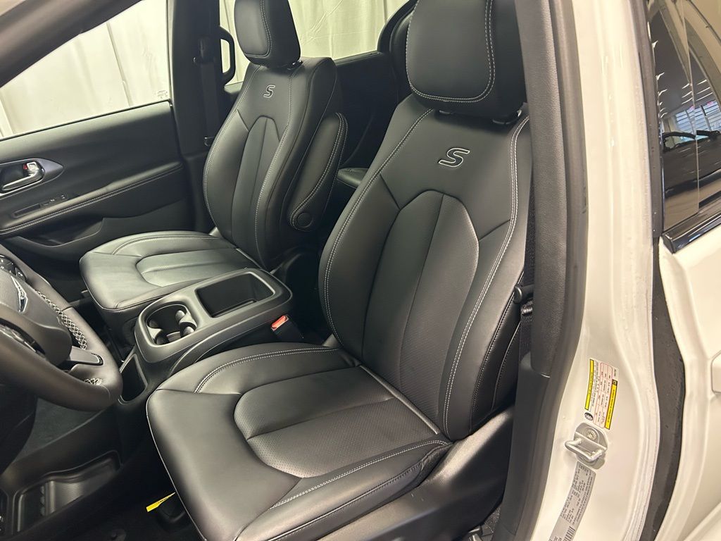 new 2026 Chrysler Pacifica car, priced at $44,999