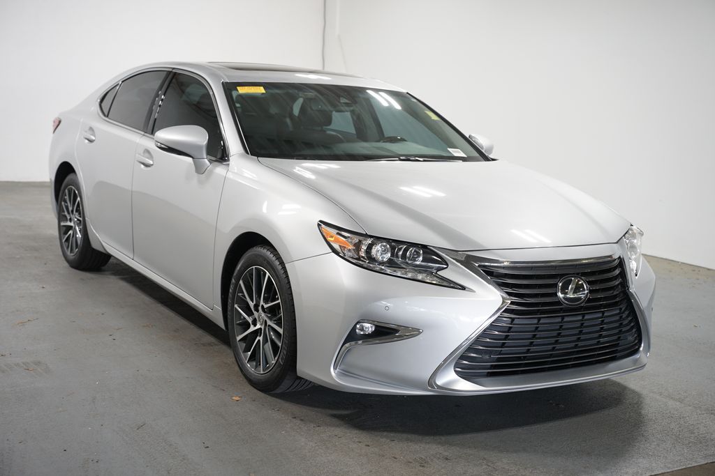 Thumbnail: 2018 Lexus ES - 3