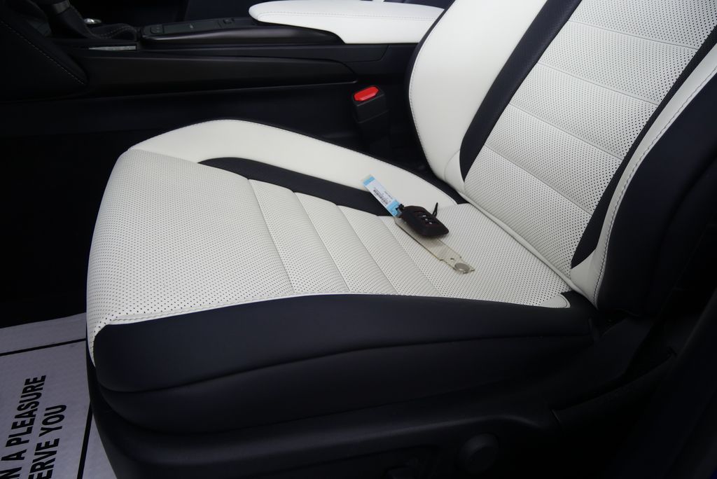 2025 Lexus IS 350 9