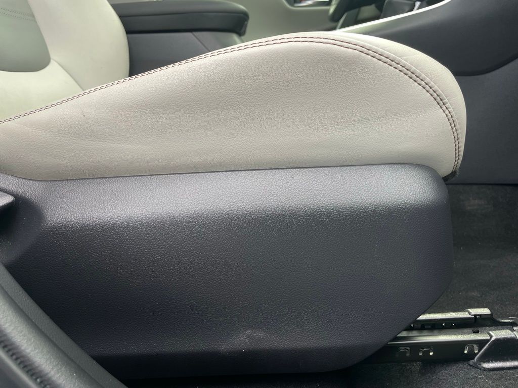 Thumbnail: 2020 Toyota RAV4 - 32