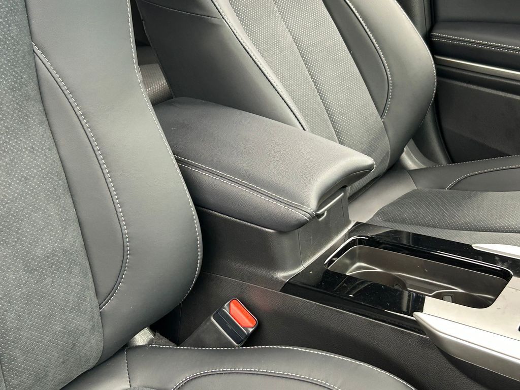 New 2026 Blue Metallic Mitsubishi SE image 11