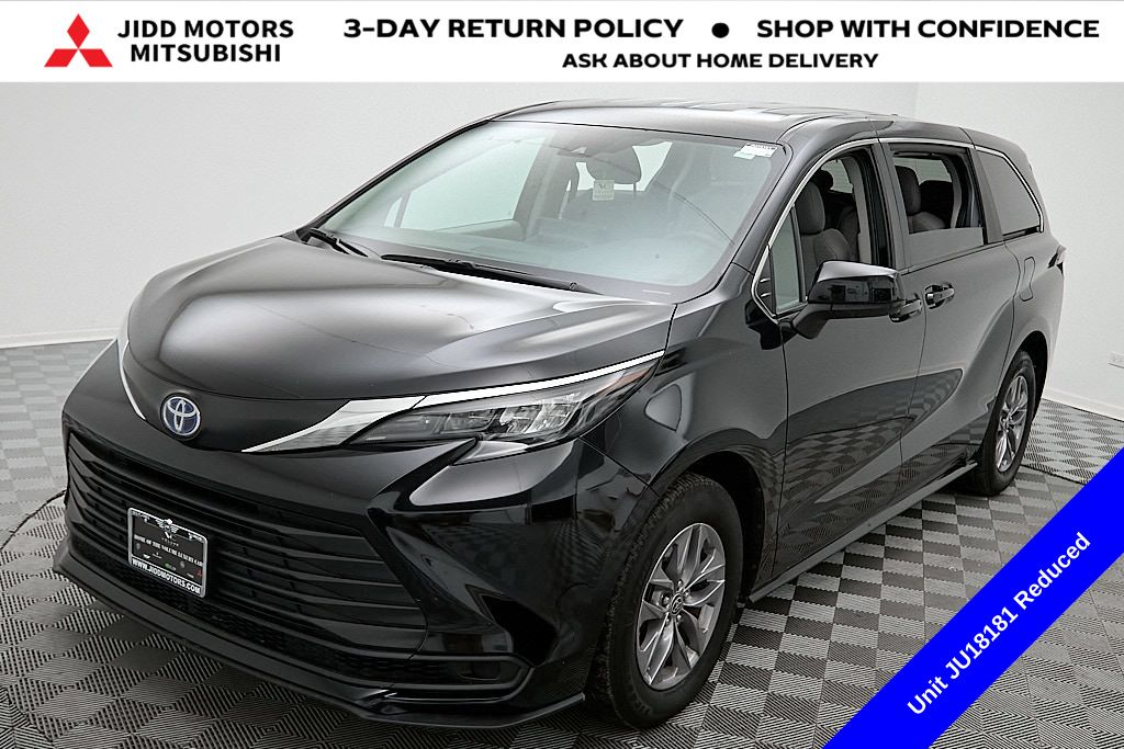 2024 Toyota Sienna LE 8-Passenger FWD