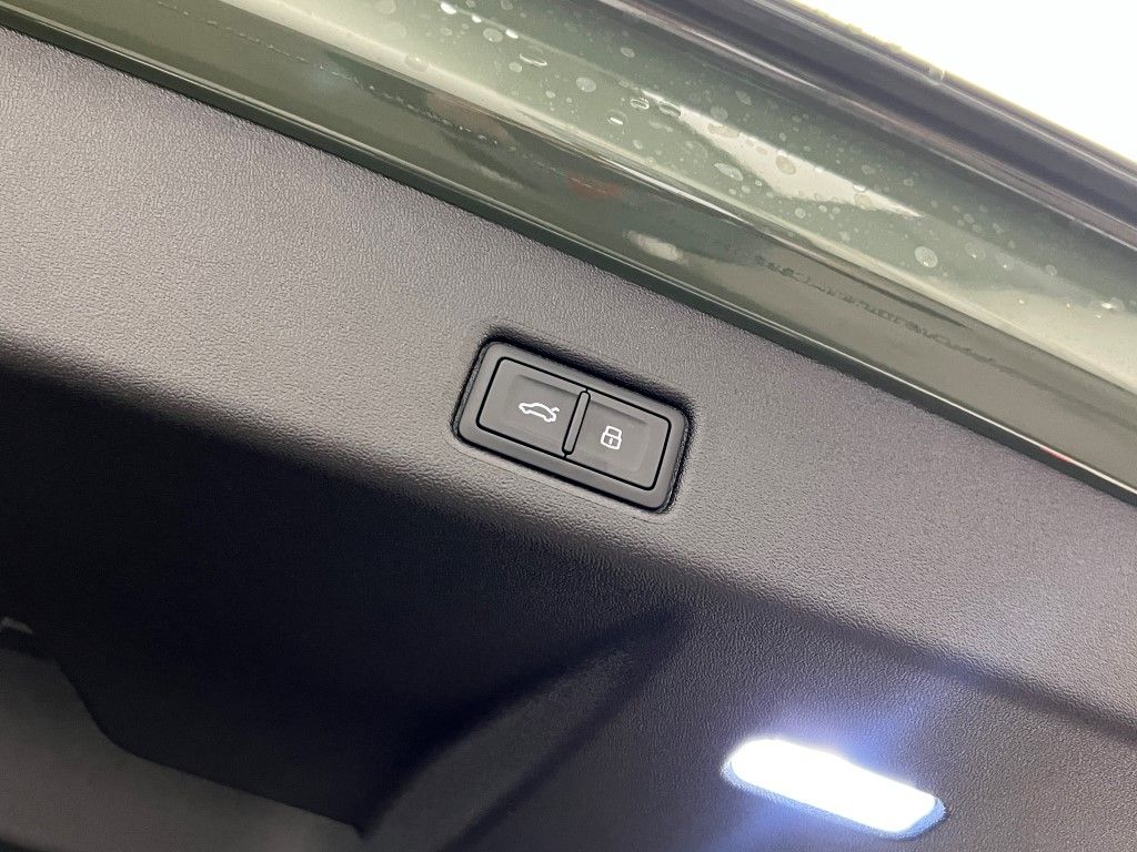 Thumbnail: 2025 Audi SQ5 - 10