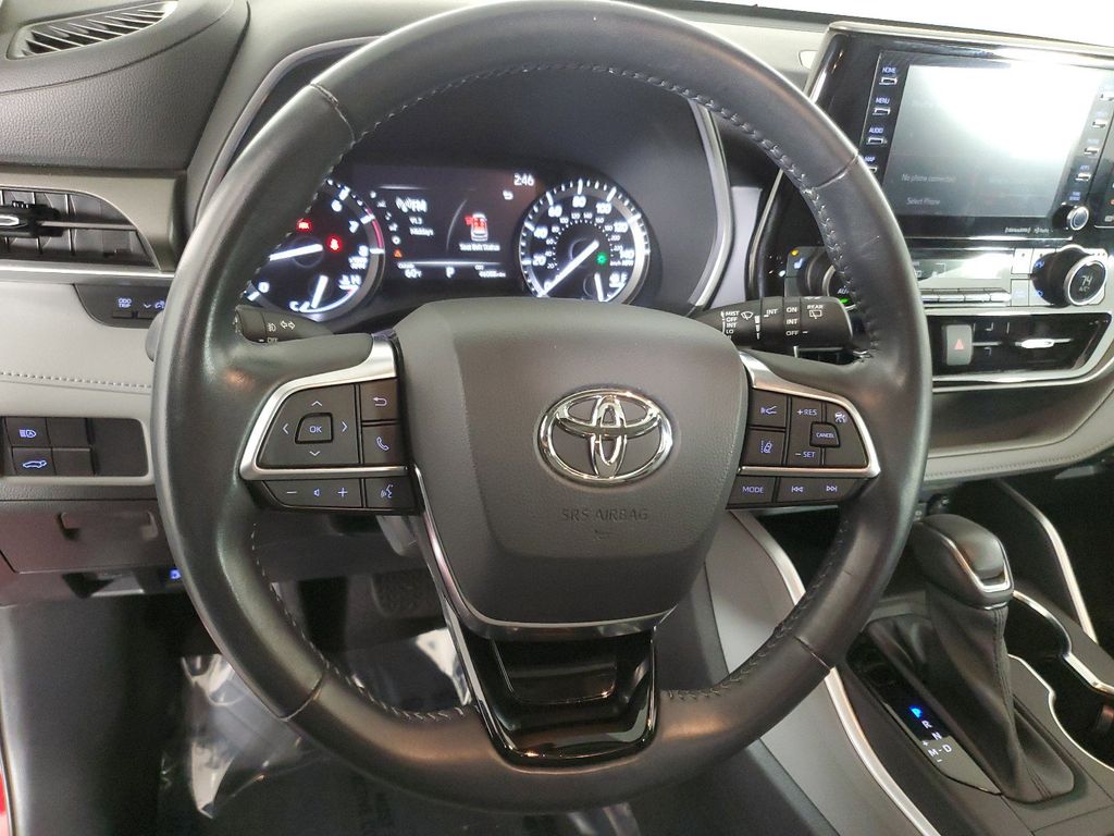 2021 Toyota Highlander XLE 25