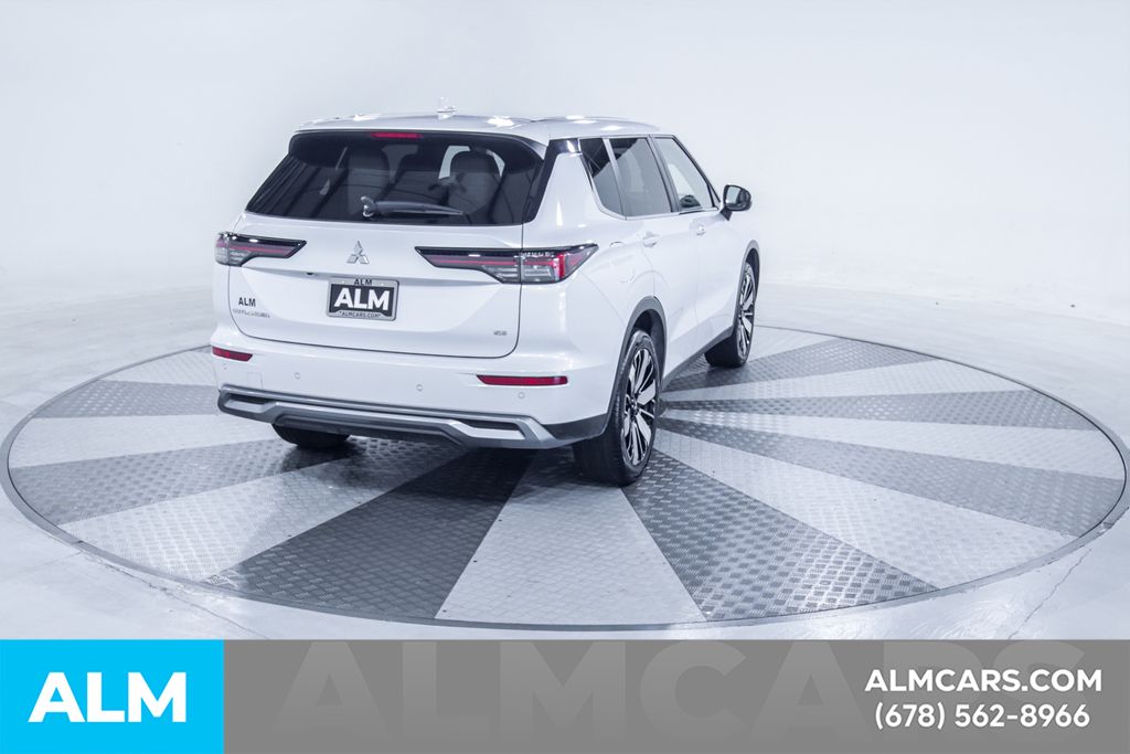 Used 2025 White Mitsubishi SE image 9